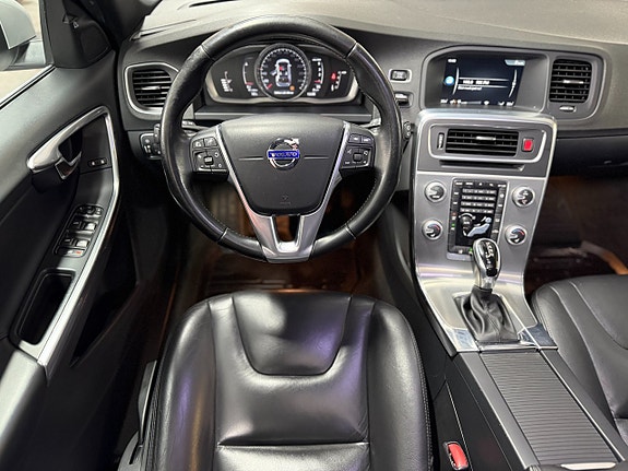 Volvo V60 11 of 19