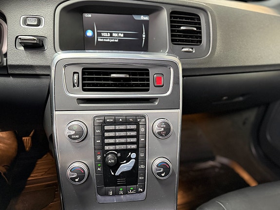 Volvo V60 13 of 19