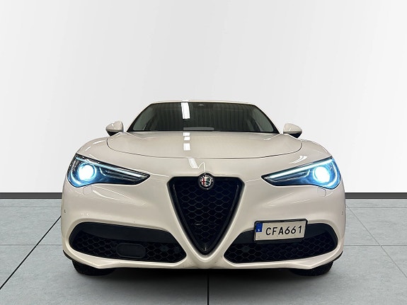 Alfa Romeo Stelvio 2 of 24
