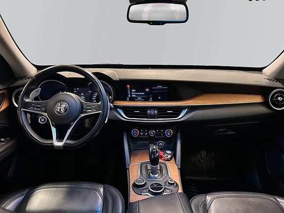 Alfa Romeo Stelvio 8 of 24
