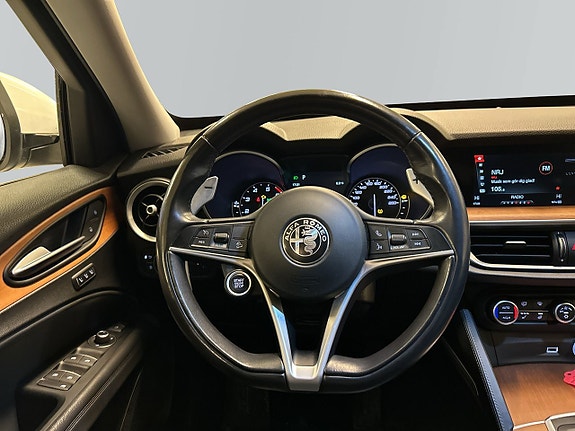 Alfa Romeo Stelvio 9 of 24