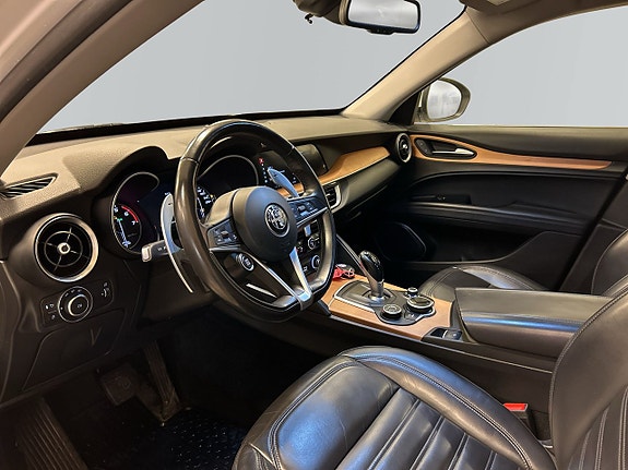 Alfa Romeo Stelvio 7 of 24