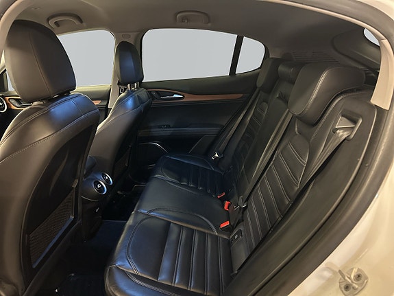 Alfa Romeo Stelvio 13 of 24