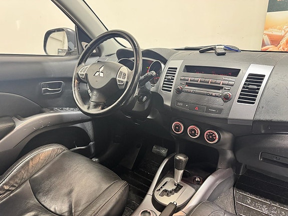 Mitsubishi Outlander 2 of 5