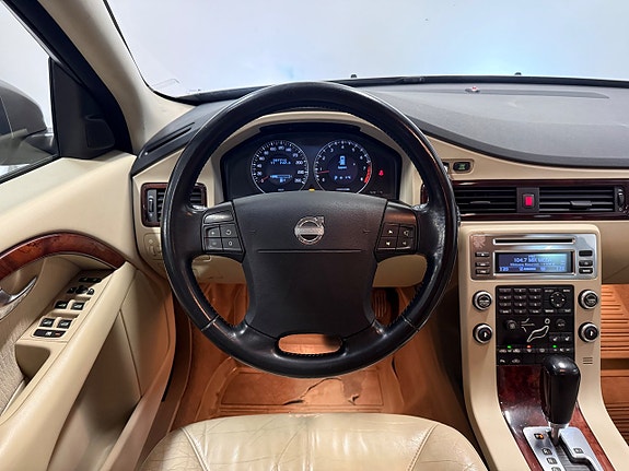 Volvo V70 12 of 24