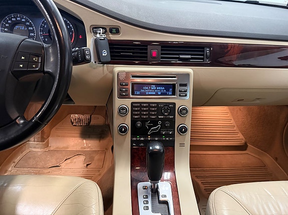 Volvo V70 15 of 24