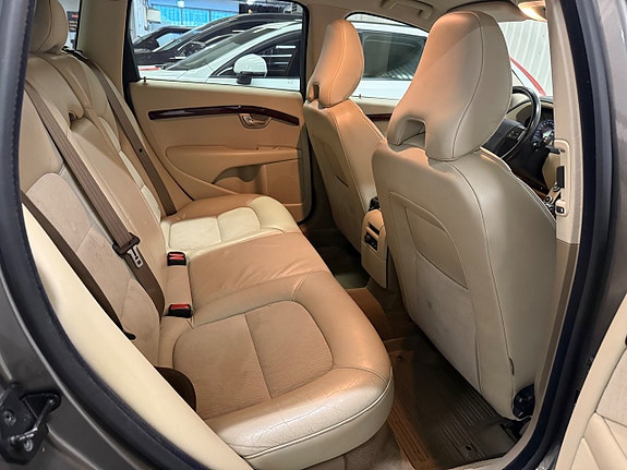 Volvo V70 19 of 24