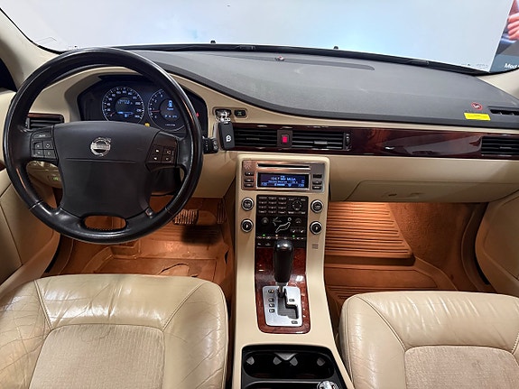 Volvo V70 13 of 24