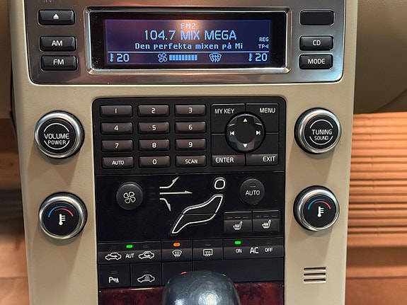 Volvo V70 16 of 24
