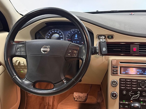 Volvo V70 14 of 24