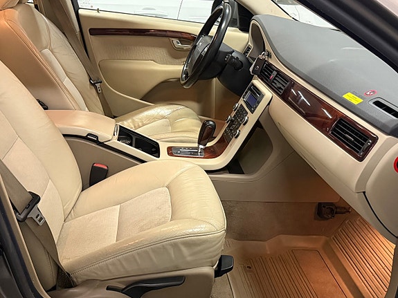 Volvo V70 20 of 24