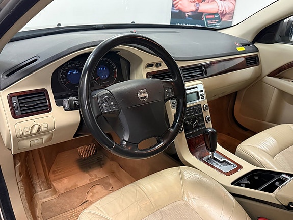 Volvo V70 9 of 24