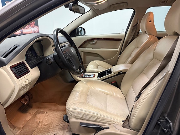 Volvo V70 8 of 24