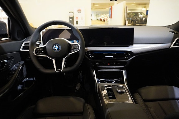 BMW 330e 10 of 11