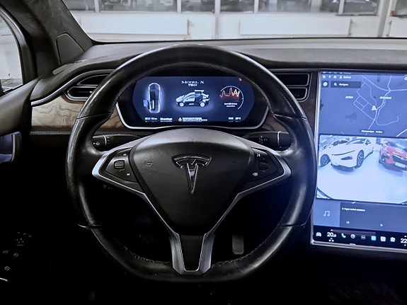 Tesla Model X 10 of 18