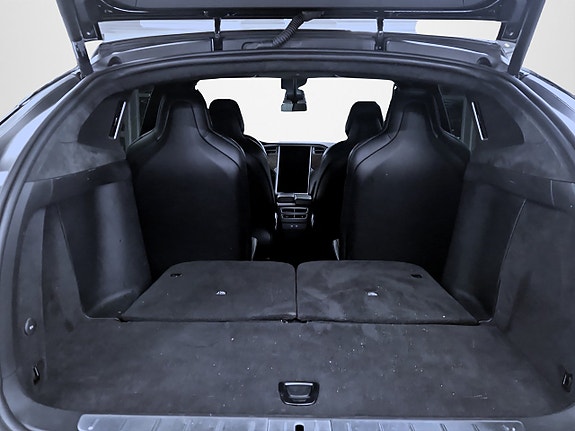 Tesla Model X 16 of 18