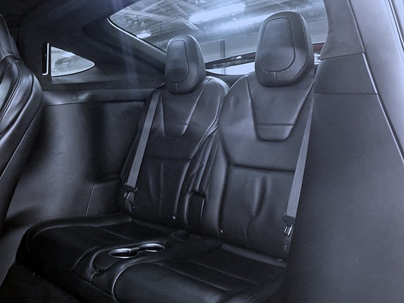 Tesla Model X 15 of 18