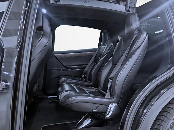 Tesla Model X 14 of 18