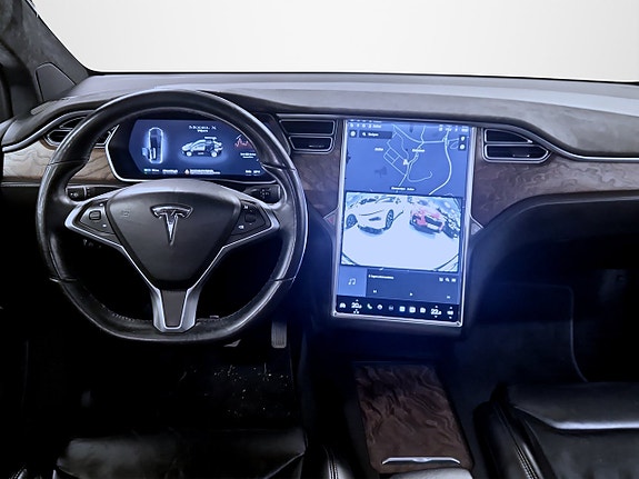 Tesla Model X 9 of 18
