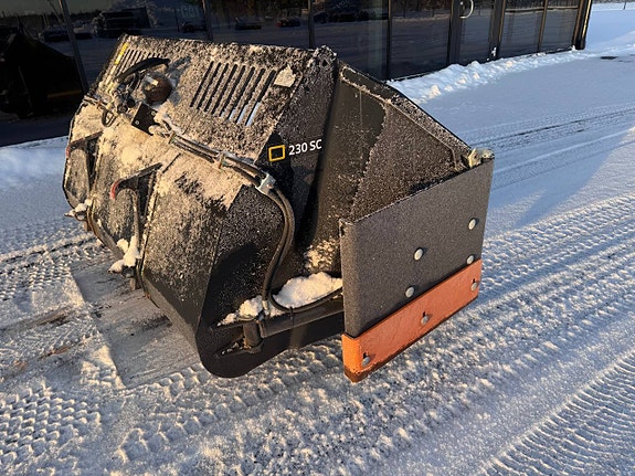 Beg Klaffskopa Ålö Trima 230cm. Pris 39.000:- exkl moms