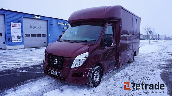 Hästtransport högerstyrd Nissan NV400