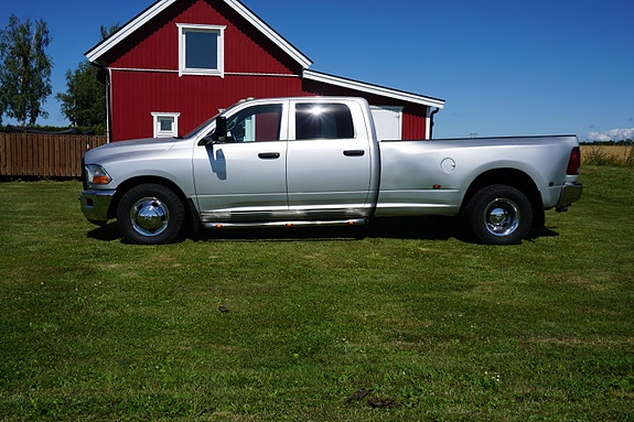 Dodge RAM 3500 4 of 5