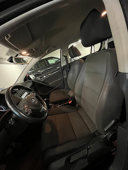 Volkswagen Golf VI 21 of 30