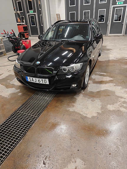 BMW 320d 3 of 5