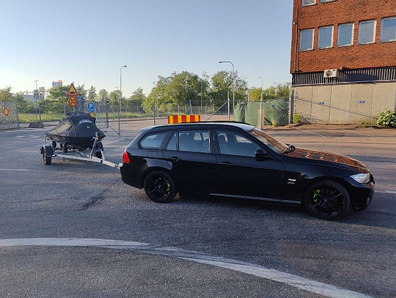 BMW 320d 2 of 5