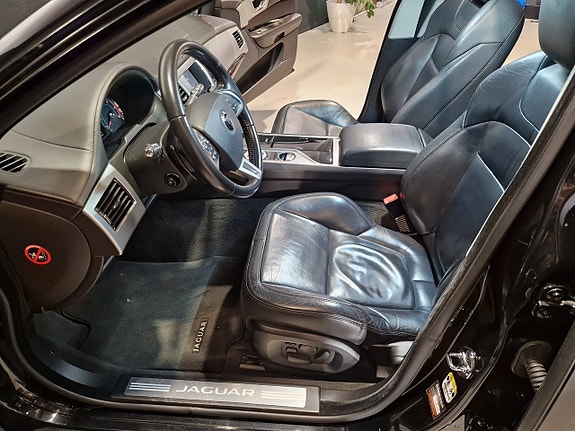 Jaguar XF 9 of 21