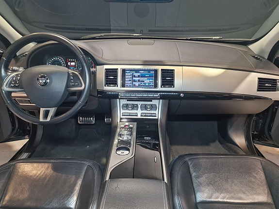 Jaguar XF 18 of 21