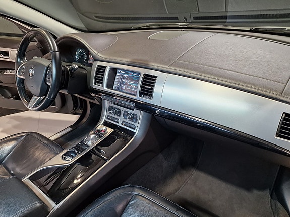 Jaguar XF 17 of 21