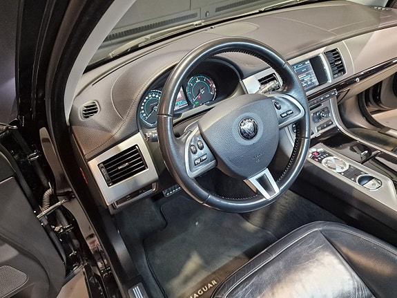Jaguar XF 11 of 21