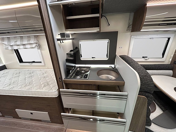 Ci MAGIS 82 XT LÅGA LÅNGBÄDDAR TOA BAK ALDE VÄRME 165HK AUTOMAT 11 of 30