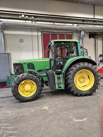 John Deere 6820 2 of 6