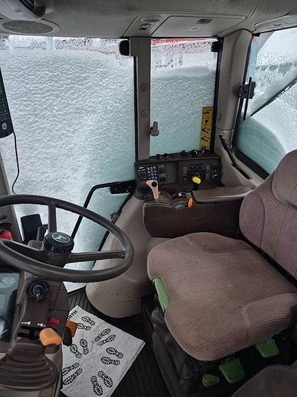 John Deere 6820 6 of 6