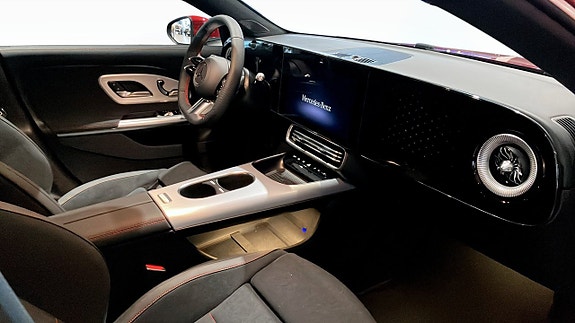 Mercedes-Benz CLA350 3 of 5