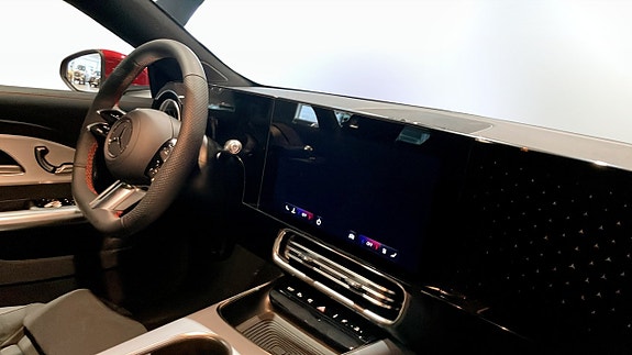 Mercedes-Benz CLA350 4 of 5