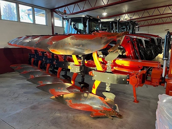 Kubota RM6105V 6-skärig Växelplog On-land