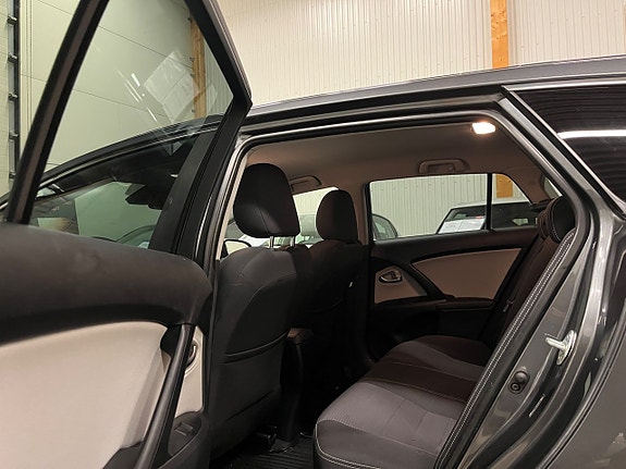 Toyota Avensis 11 of 14