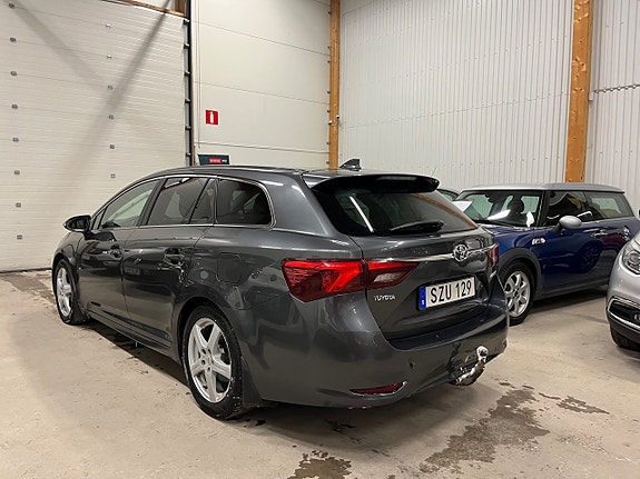 Toyota Avensis 5 of 5