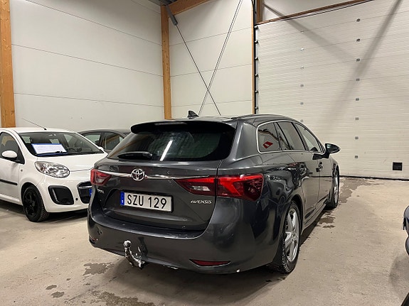 Toyota Avensis 3 of 5