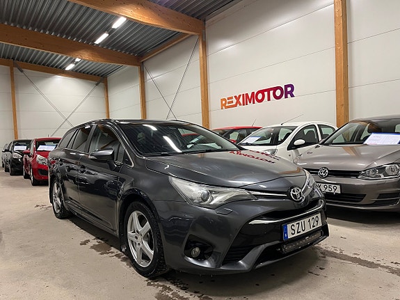 Toyota Avensis 2 of 5