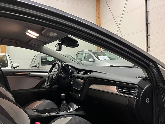 Toyota Avensis 9 of 14