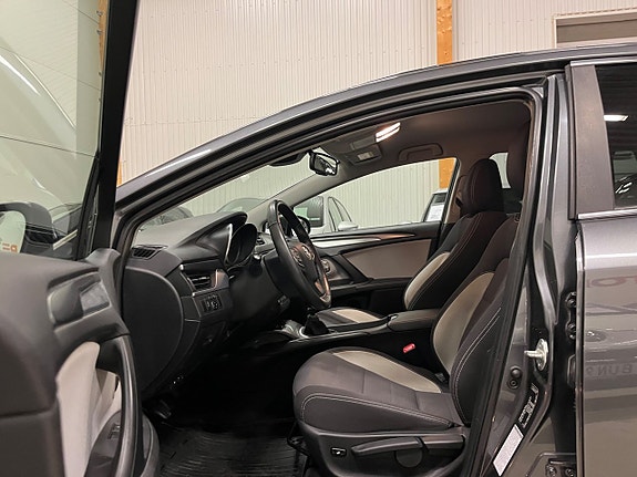 Toyota Avensis 12 of 14