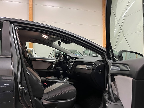 Toyota Avensis 8 of 14