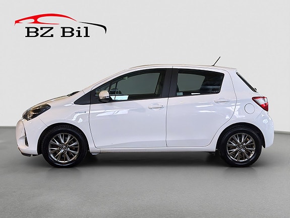 Toyota Yaris 3 of 5