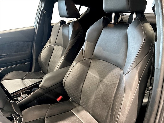 Toyota C-HR 5 of 16