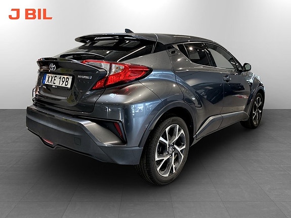 Toyota C-HR 3 of 16