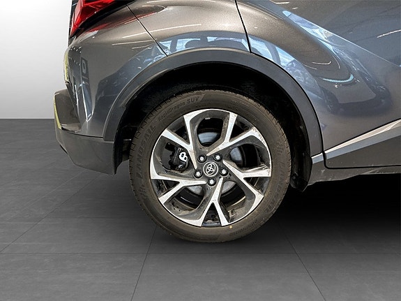 Toyota C-HR 14 of 16